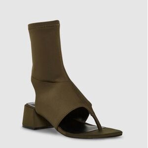 Steve Madden Neo Olive 🫒 Sandals